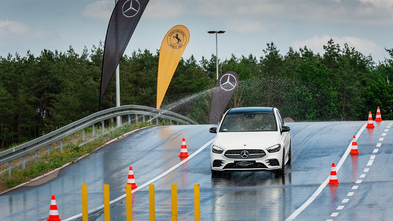 Safety Experience czyli bezpieczeństwo jazdy w praktyce według Mercedes-Benz