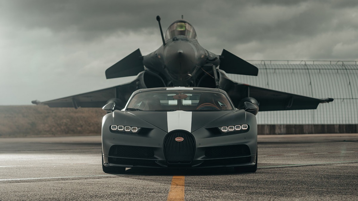 Bugatti Chiron Sport kontra Dassault Rafale Marine