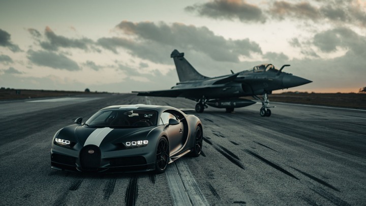 Bugatti Chiron Sport kontra Dassault Rafale Marine