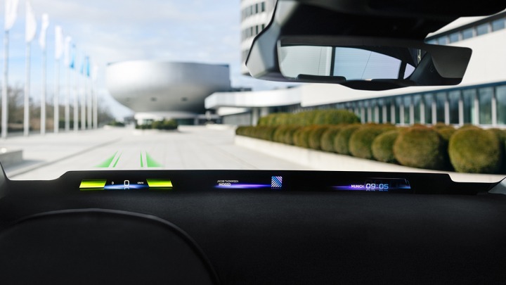 Następna generacja modeli BMW zostanie wyposażona w wyświetlacz panoramiczny