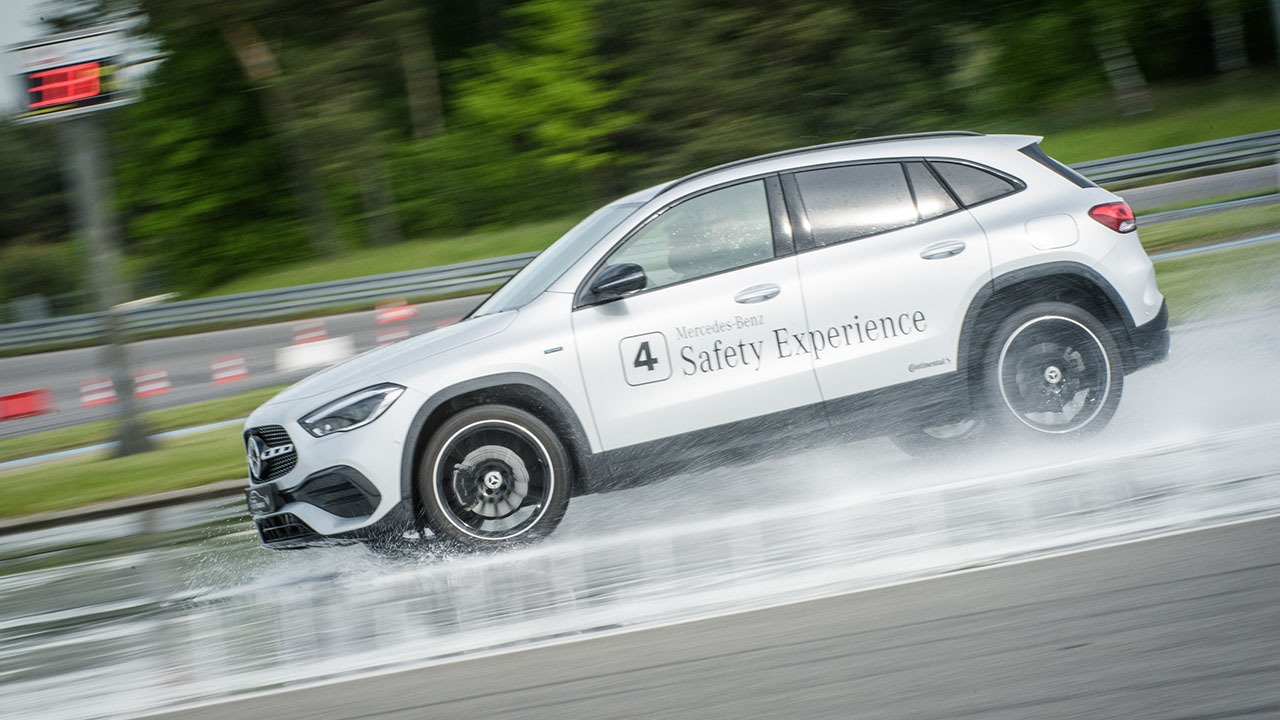 Rusza kolejny sezon szkoleń z bezpiecznej jazdy Mercedes-Benz Safety Experience