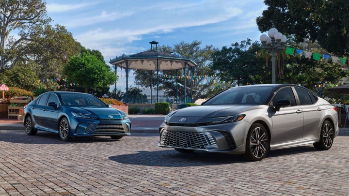 Toyota przedstawia potężną i w pełni hybrydową Camry nowej generacji