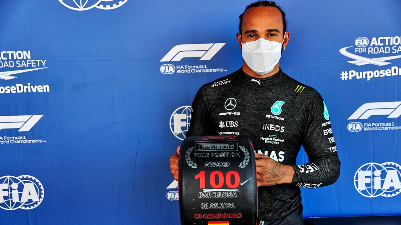 Lewis Hamilton zajmuje po raz 100. pole position w karierze