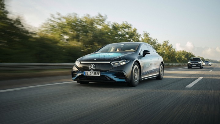 Mercedes-Benz EQS pokonuje 1205 km na jednym ładowaniu