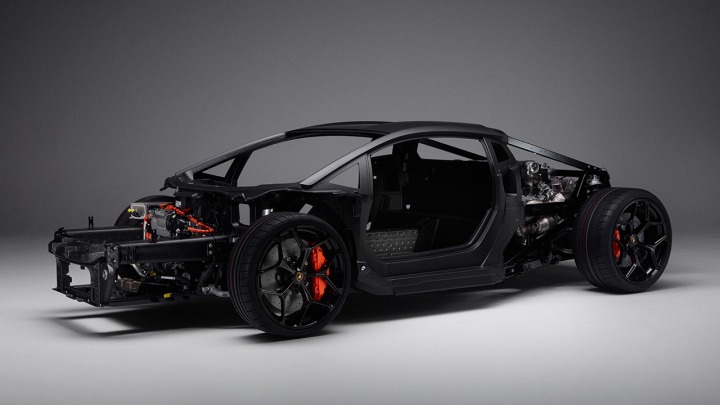 Pierwszy supersportowy samochód z konstrukcją przednią wykonaną w 100% z kutych kompozytów