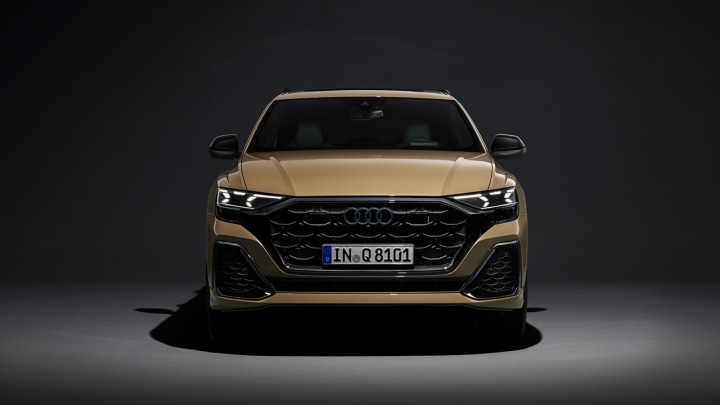 Audi odświeża flagowy model rodziny Q pokazując udoskonalone Audi Q8