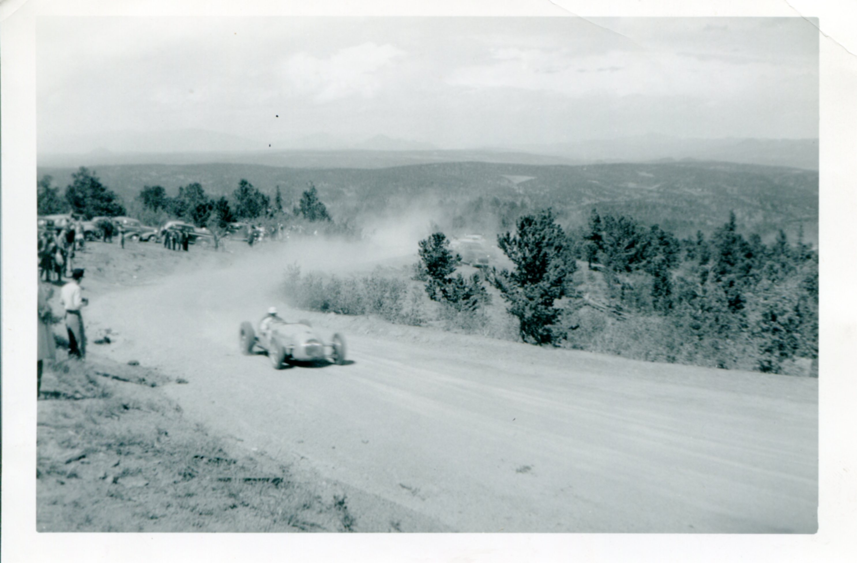 Talbotem z okupowanej Francji. Jean Trévoux na Pikes Peak, 1941